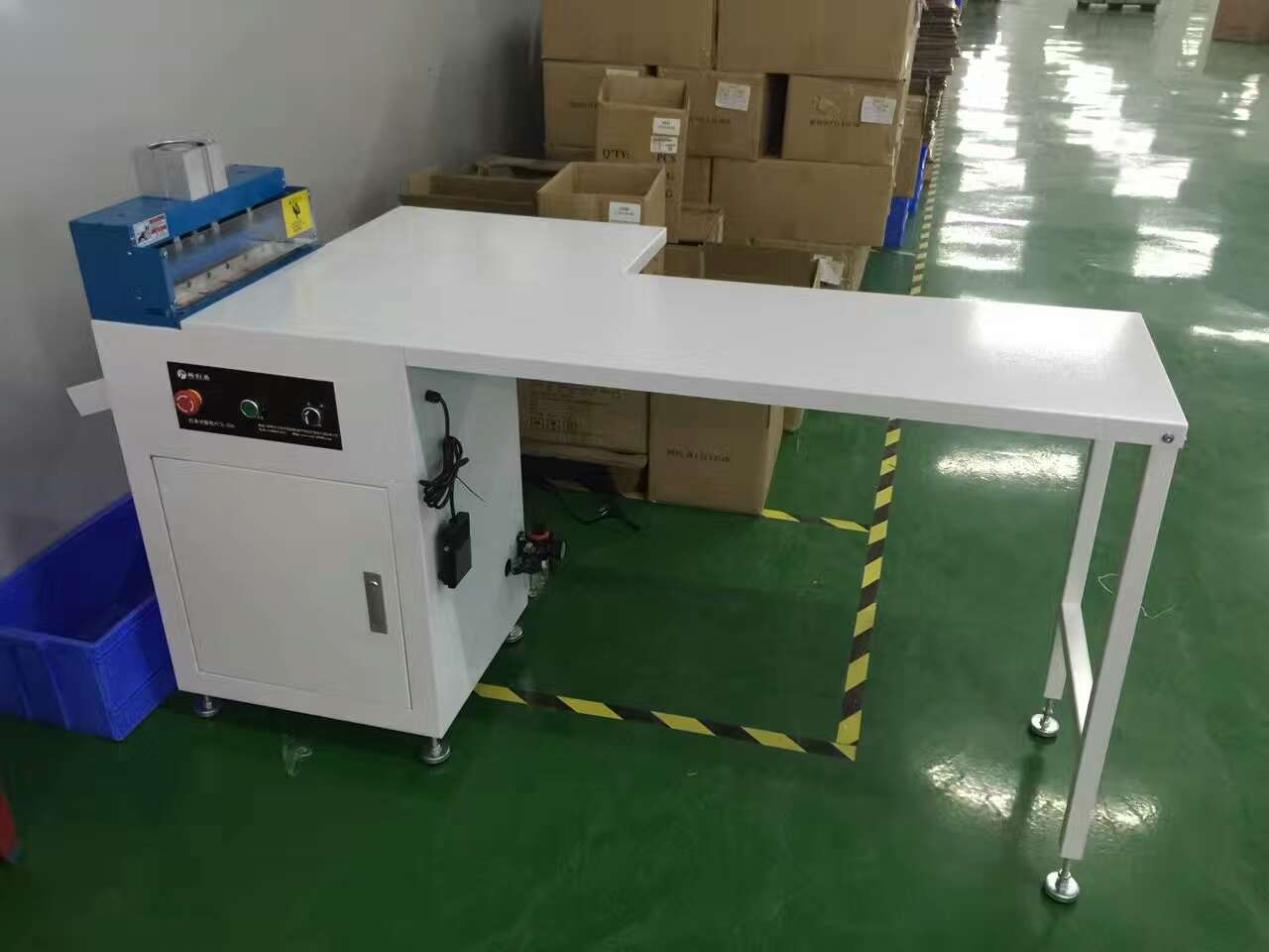 LED燈條切邊機(jī)